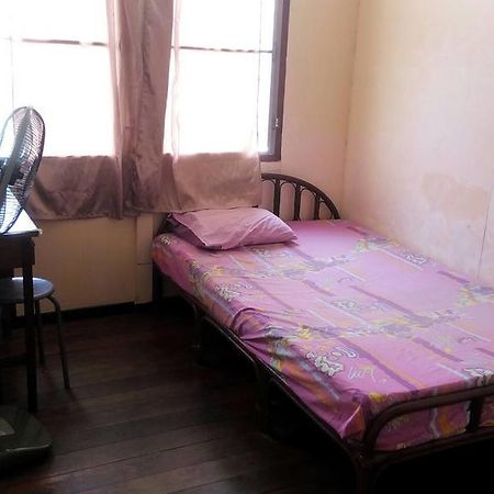 Anurak Guesthouse Бангкок Екстер'єр фото